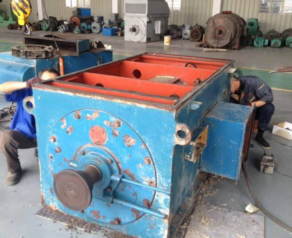 一臺在西瑪電機(jī)售后服務(wù)中心等待維修的三相異步電動(dòng)機(jī) 一臺在西瑪電機(jī)售后服務(wù)中心等待維修的三相異步電動(dòng)機(jī)